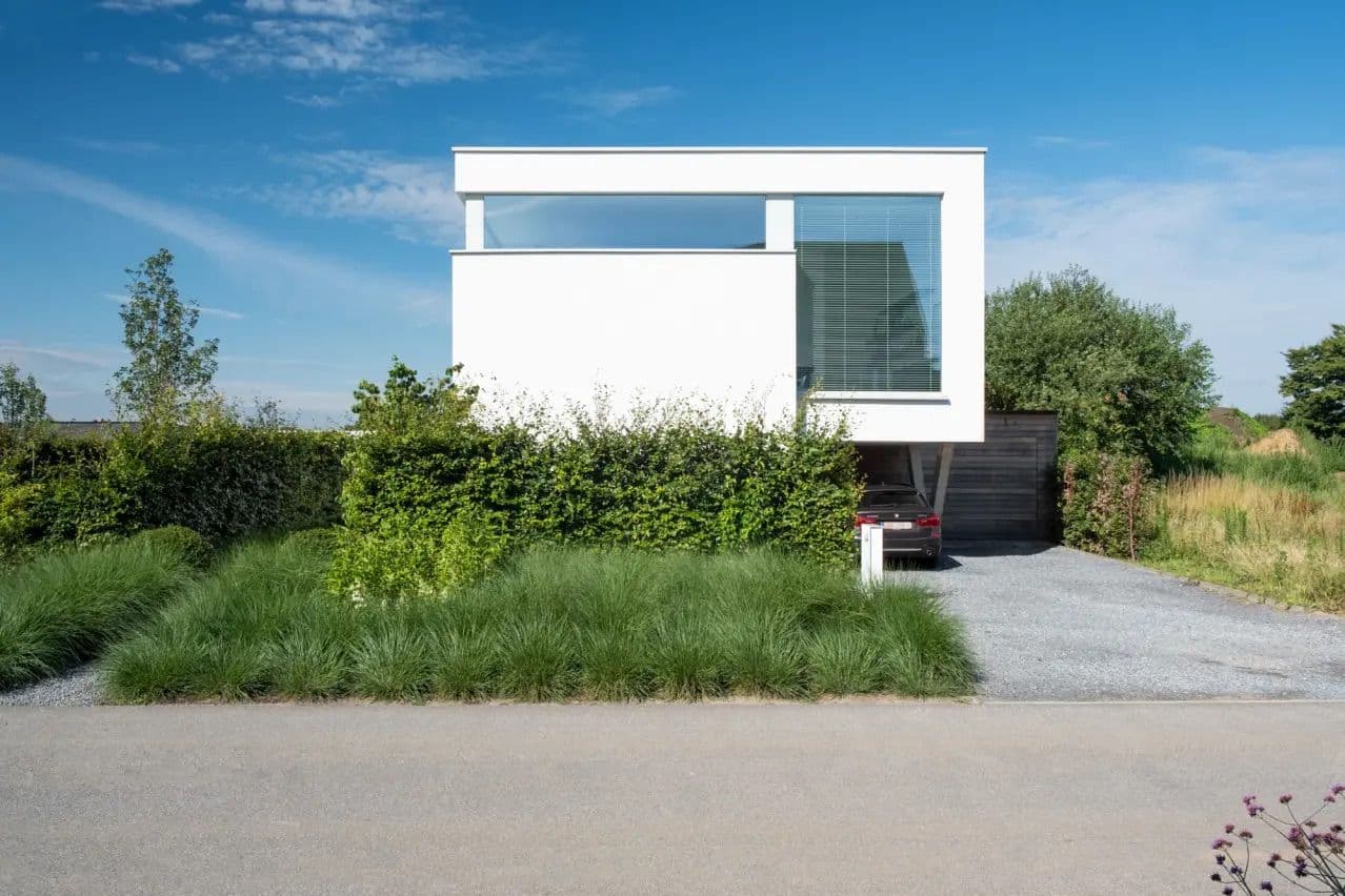 Modern wit huis met gevelrenovatie - Engelaar en Engelaar